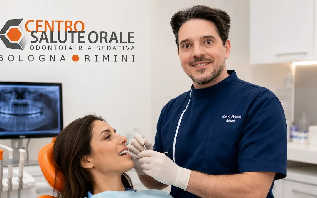 Parodontologo che visita una paziente per valutare la necessità di chirurgia parodontale a Bologna.