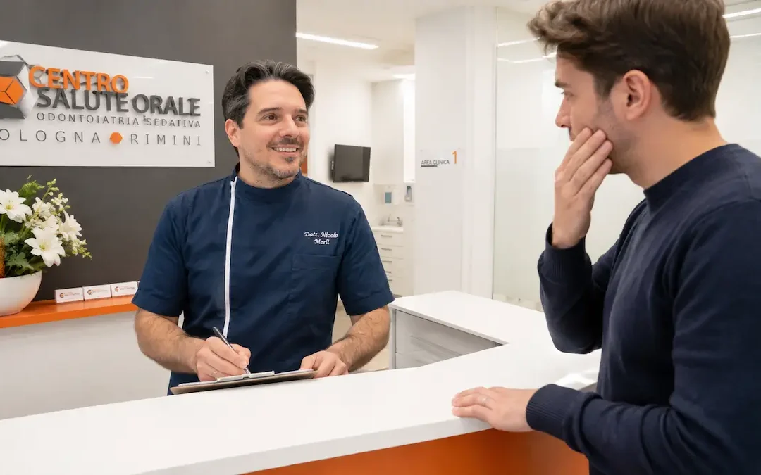 Paziente con forte mal di denti accolto dalla segreteria del Centro Salute Orale di Rimini per una visita odontoiatrica urgente, in un ambiente moderno e professionale.